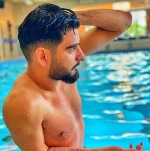 Meet your Posher, Abbas